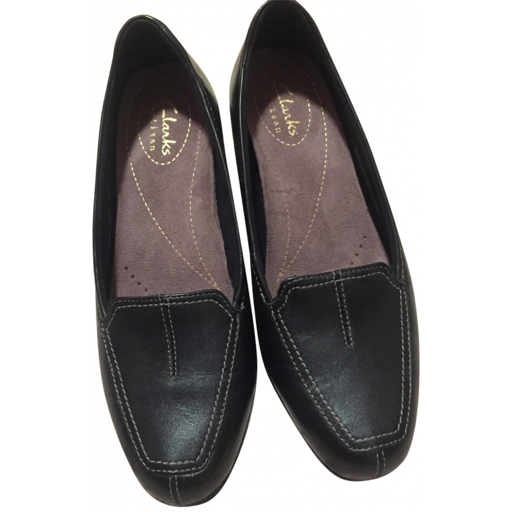 Clarks Woman NWOT Timeless Black Leat Cuir Noir Low Heeled Loafers